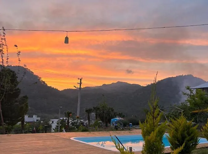 Karaoz Lighthouse Bungalow Szálloda *