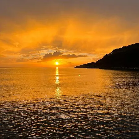 Karaoz Lighthouse Bungalow Hotel *