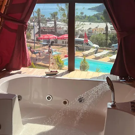 Karaoz Lighthouse Bungalow Hotel